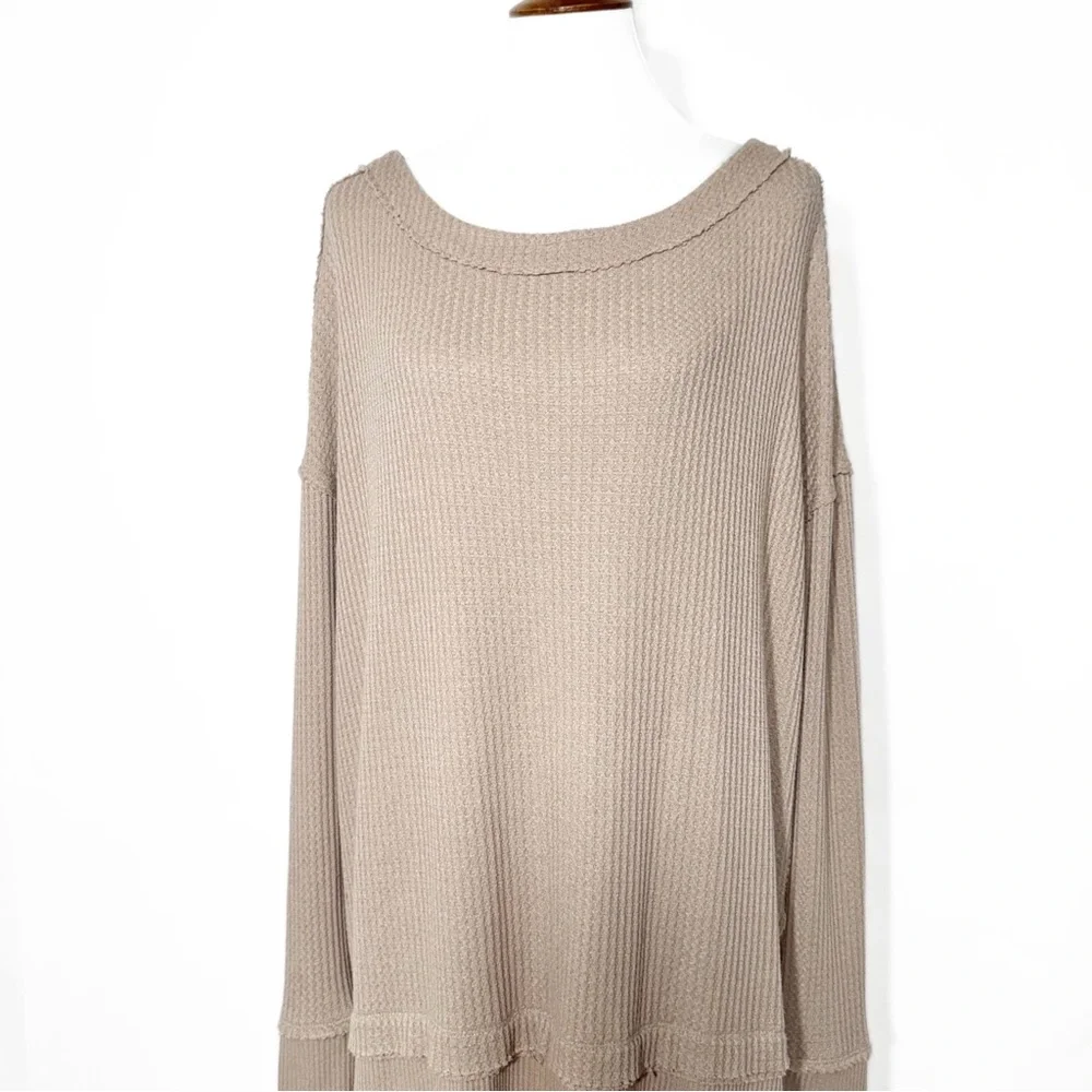 Free People Beige Split Hem Thermal Knit Relaxed Fit Long Sleeve Top M - Picture 9 of 12
